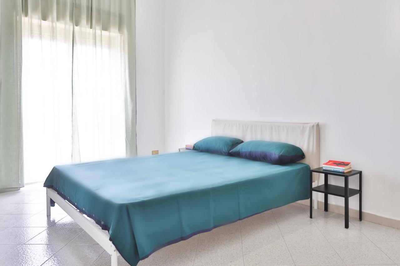 Bright Apartment Near The Sea With Parking Salerno Exterior foto