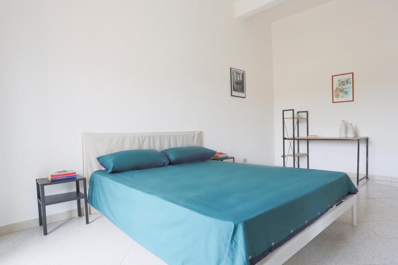 Bright Apartment Near The Sea With Parking Salerno Exterior foto