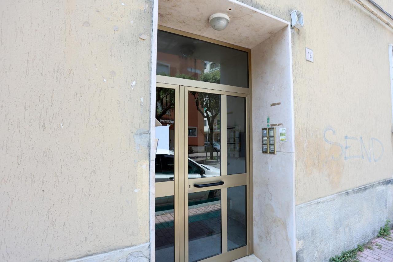 Bright Apartment Near The Sea With Parking Salerno Exterior foto