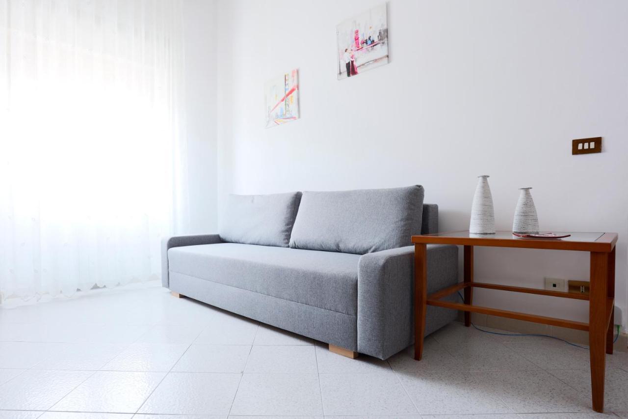Bright Apartment Near The Sea With Parking Salerno Exterior foto