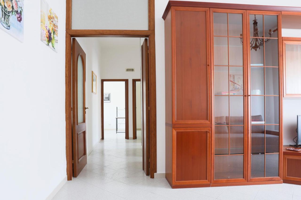 Bright Apartment Near The Sea With Parking Salerno Exterior foto
