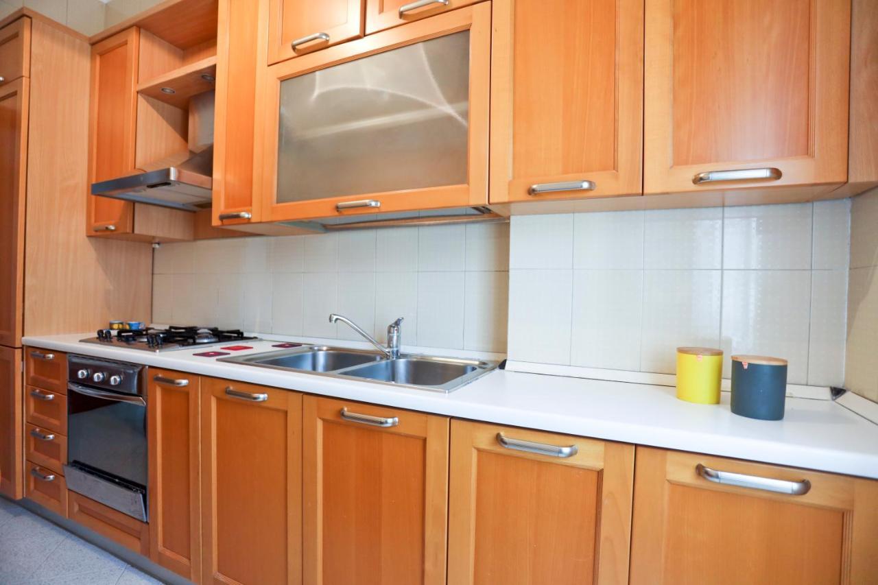 Bright Apartment Near The Sea With Parking Salerno Exterior foto