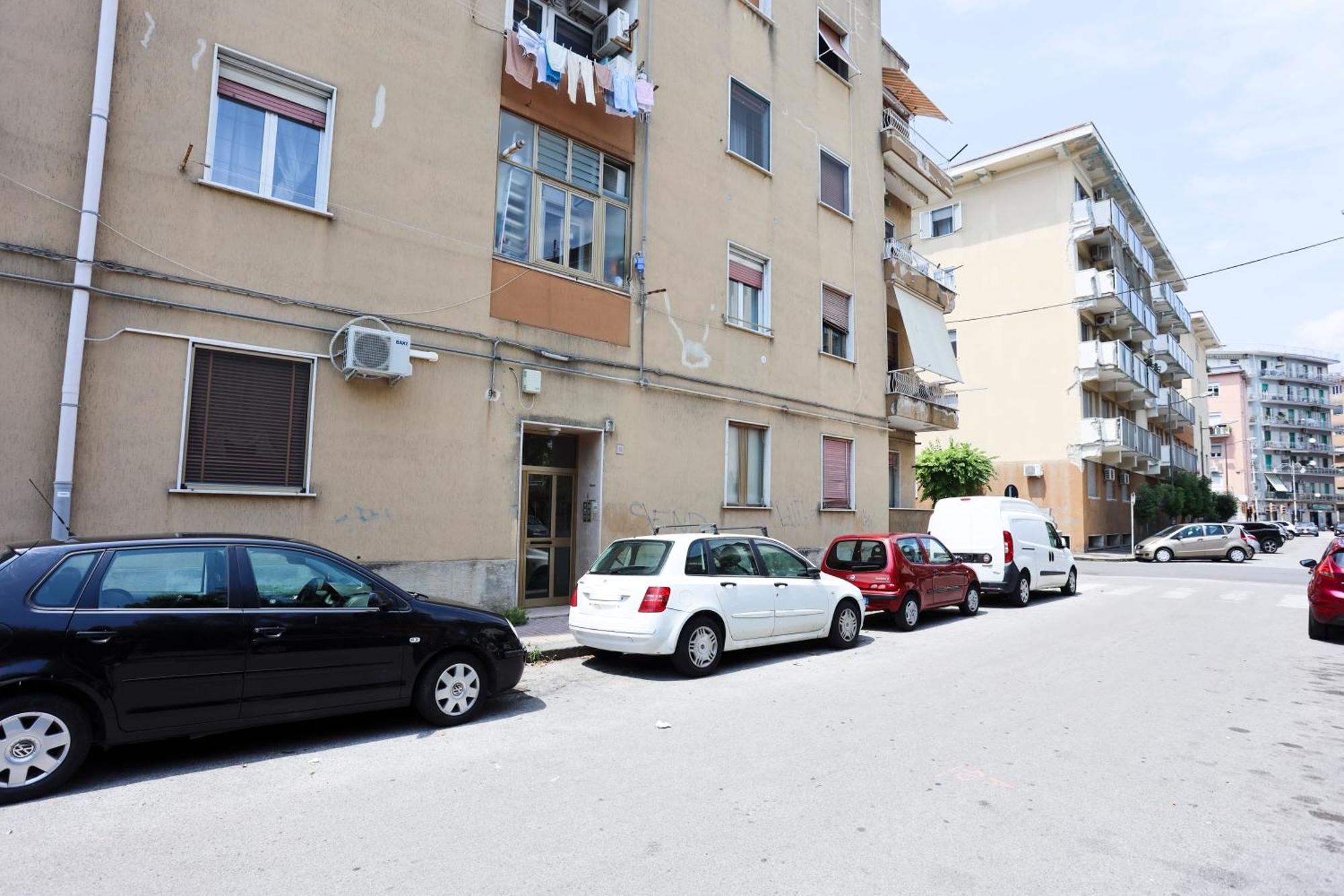 Bright Apartment Near The Sea With Parking Salerno Exterior foto